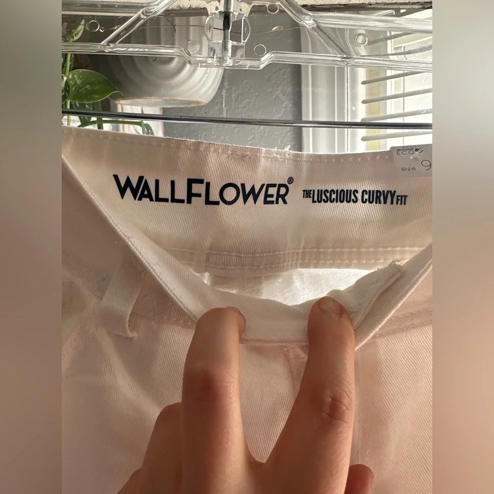 NWT Wallflower | Slim BootCut White Jean